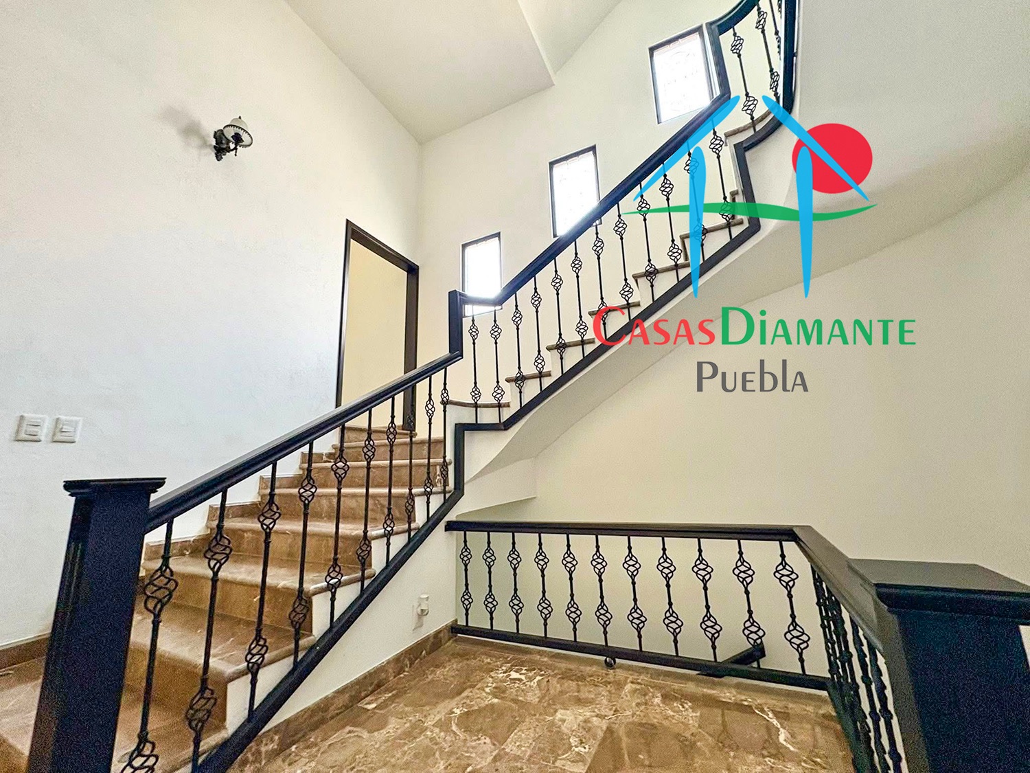 Las Ánimas Casa y Corporativo 360 - Escaleras casa 2